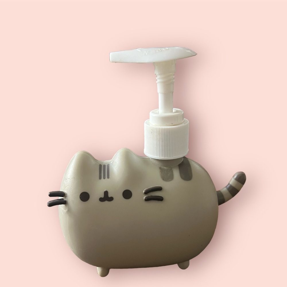 Pusheen soap dispenser